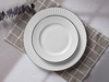 Service de table en porcelaine avec bord noir