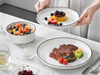 Ensemble de vaisselle minimaliste en porcelaine blanche en céramique à bords noirs