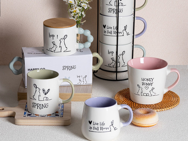 Tasse à café de Pâques vibrante avec poignée colorée