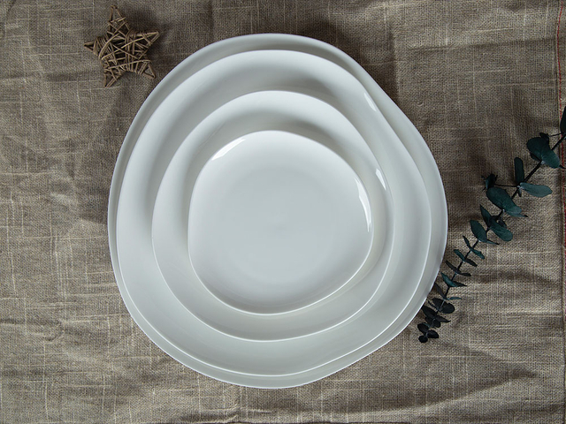 Ensembles de dîner empilables modernistes en porcelaine blanche